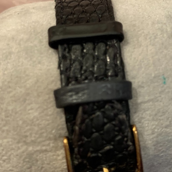 SALE! Vintage GUCCI - 3100J Swiss Quartz Watch. Black & 18K Goldplate - Picture 7 of 10